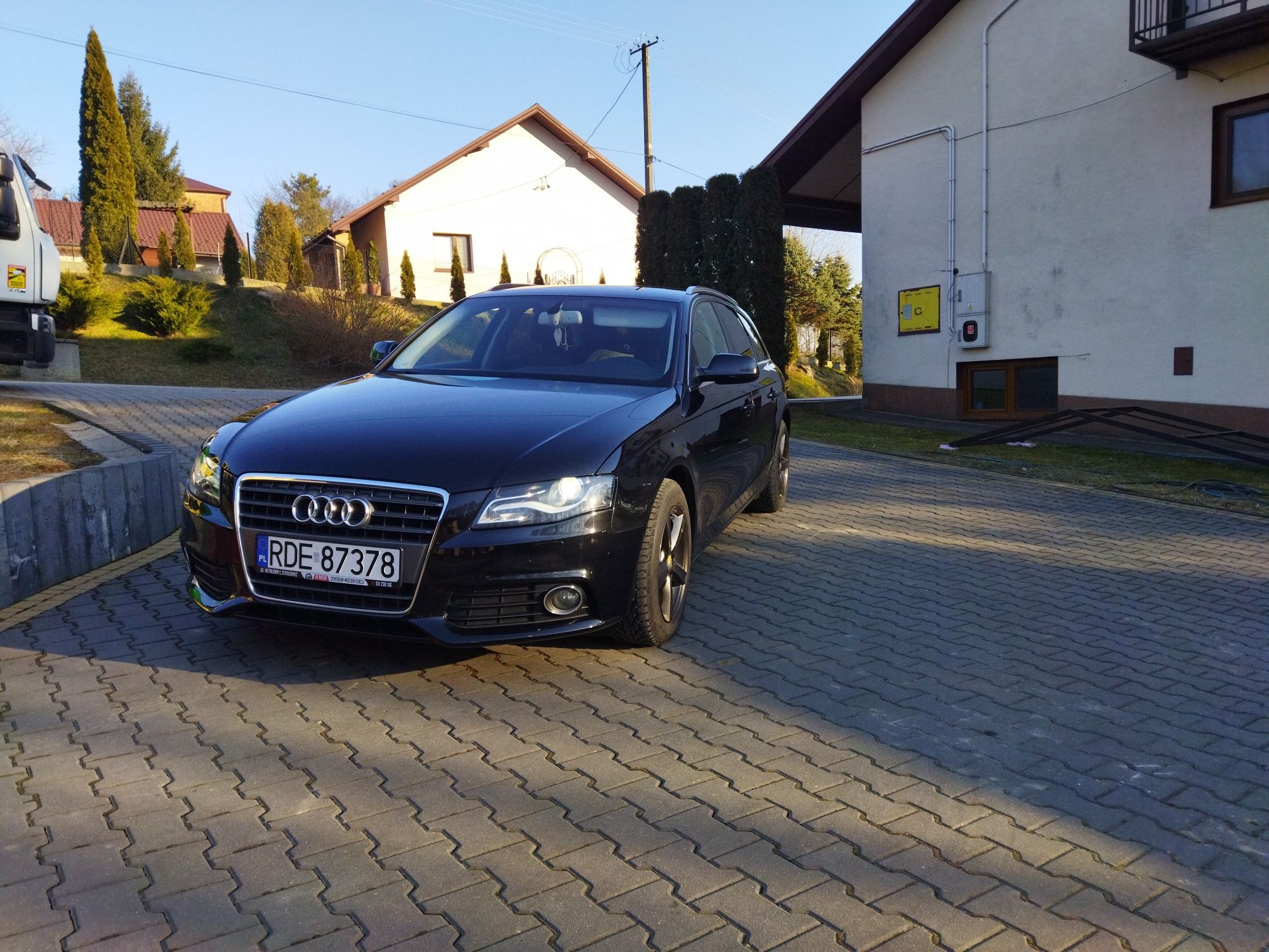 Audi A4 B8  2.0  143km