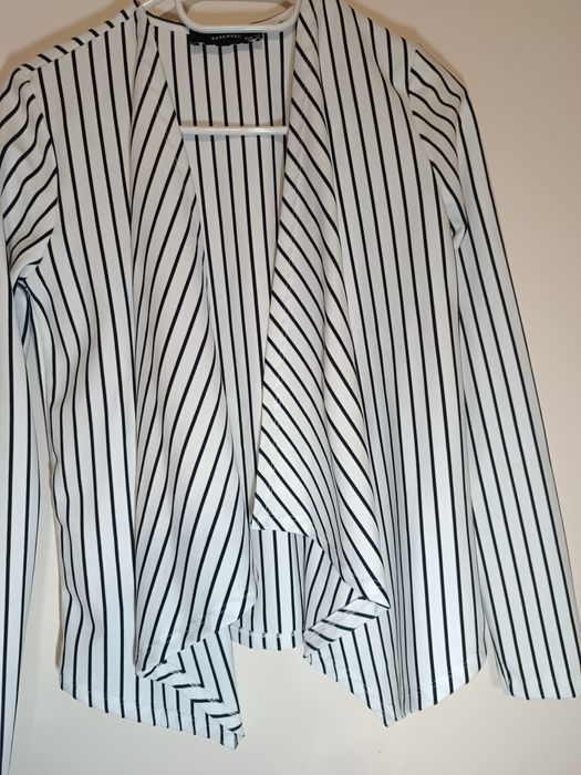 34 Reserved narzutka marynarka żakiet blazer biała