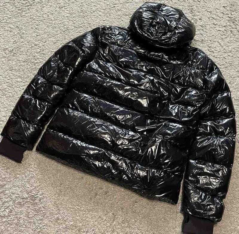 Шикарна,водонепроникна, тепла, лакова куртка moncler