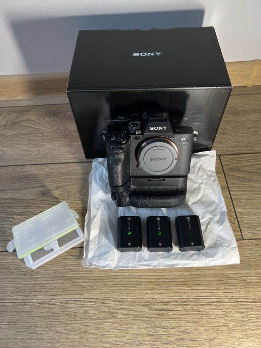 Aparat NOWY  sony a7 iv z gwarancja + battery grip oraz 3 baterie sony