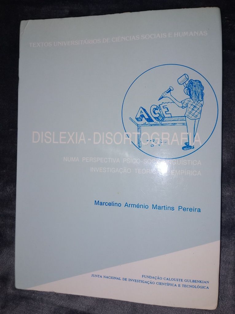 Livro universitário de ciências sociais e humanas