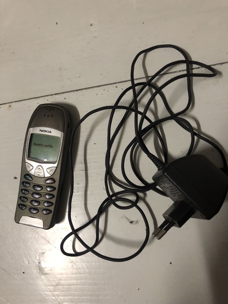 Nokia 6210 com carregador