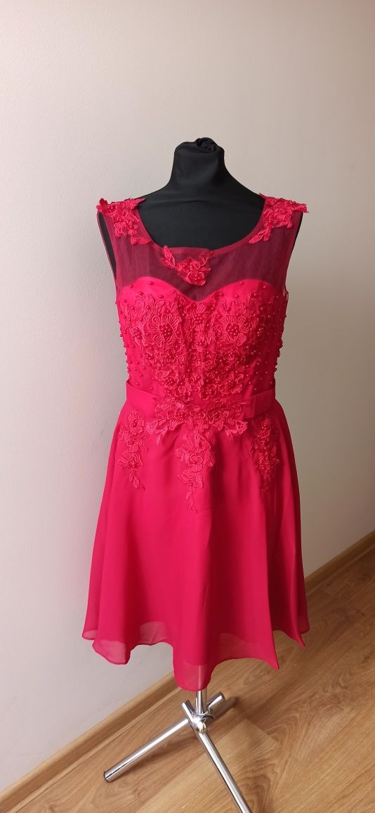Elegancka czerwona sukienka ze zdobieniami rozm. 40_ Grace Karin