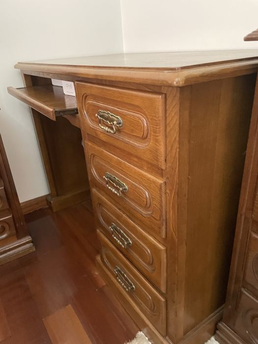 Secretaria de madeira com 4 gavetas