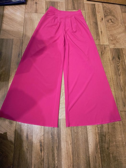 Letnie spodnie z rozszerzanymi nogawkami XS