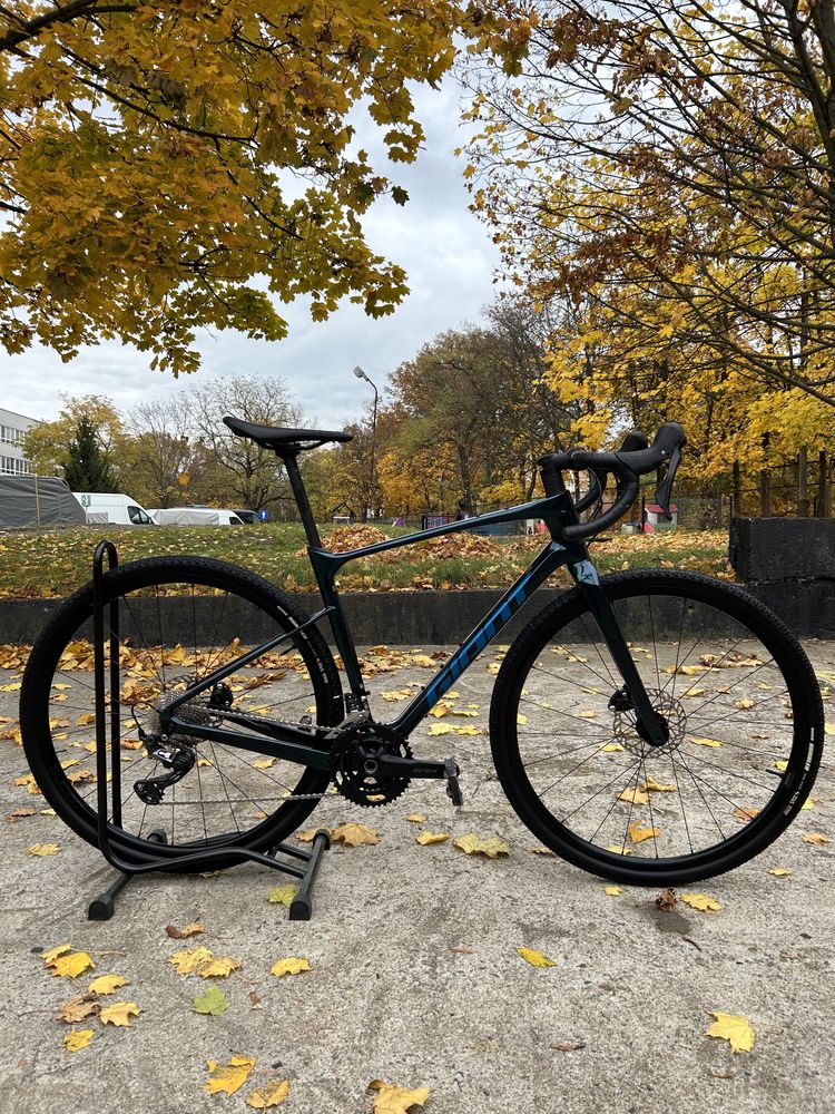 Giant revolt advanced 2 M starry night gravel carbon