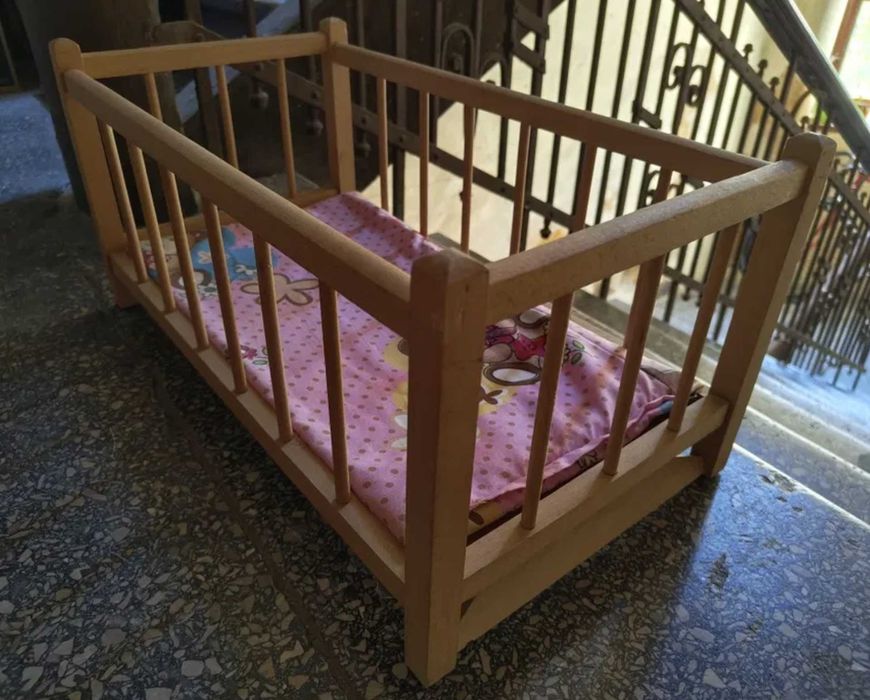 Łóżeczko dla lalki drewniane małe