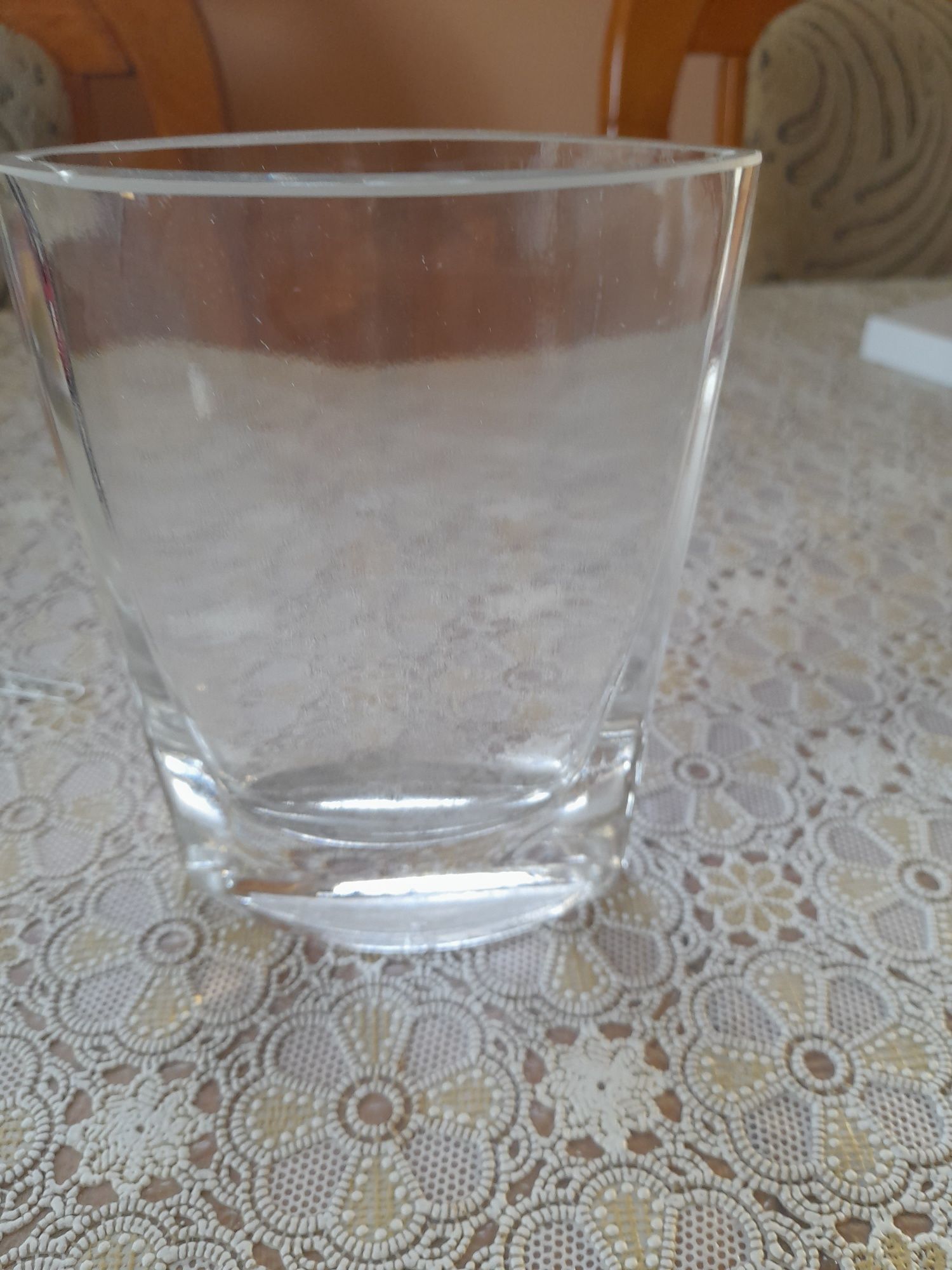 Oryginalny i elegancki mały wazonik
