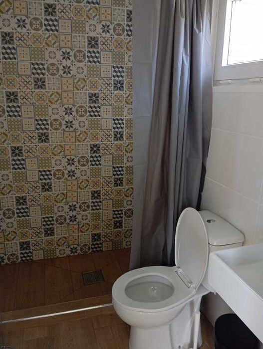 Alugo quarto suite no Furadouro