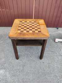 Drewniany stolik szachowy