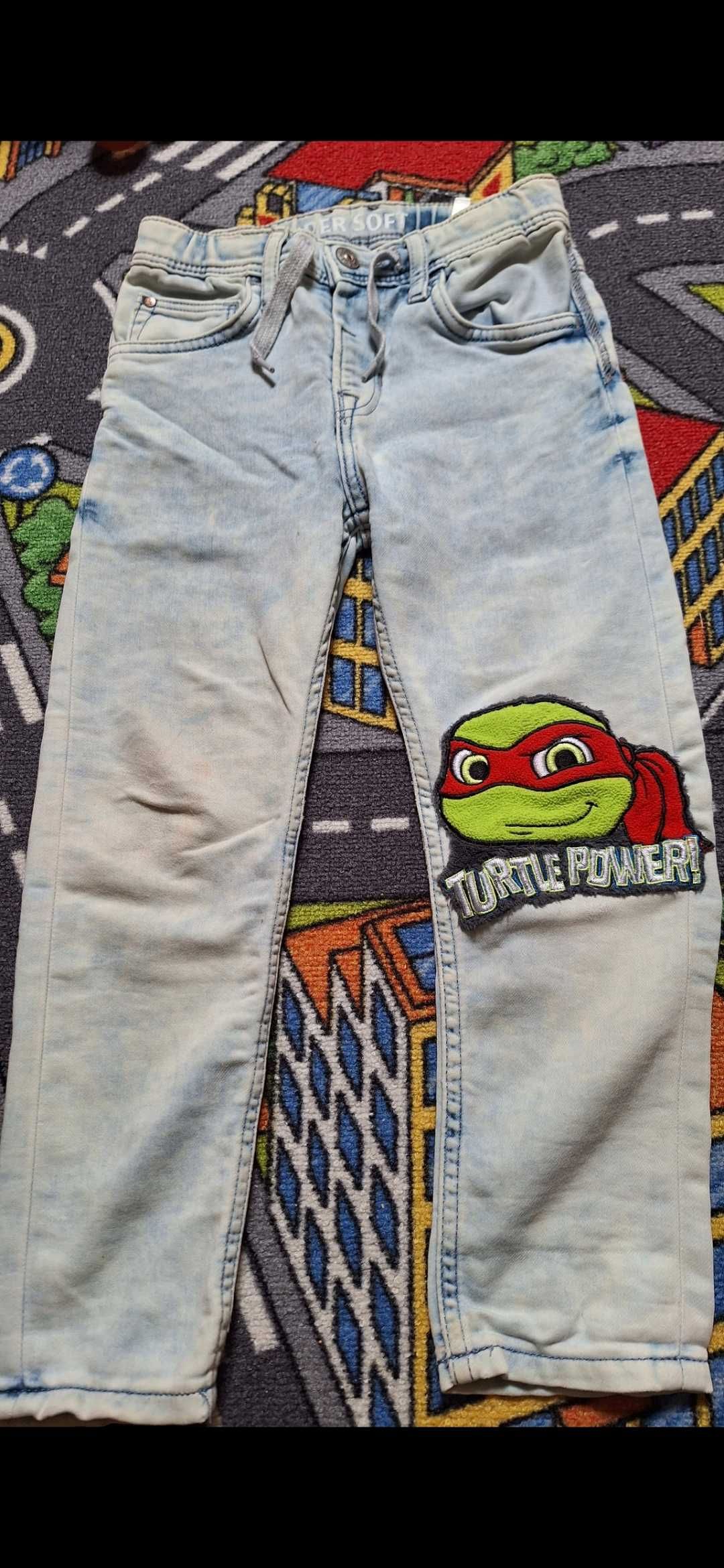 Spodnie 5-6 lat jeansy cienkie,naszywka żółw Ninja dla chłopca