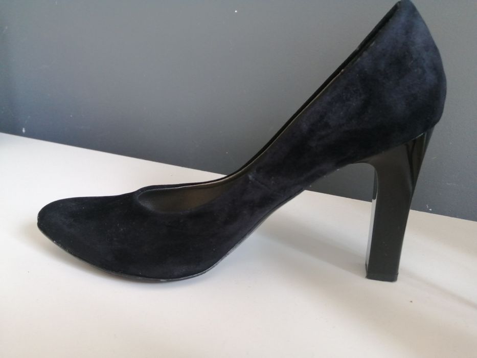 Czarne zamszowe szpilki  "Przybyła Wolsztyn" roz 39
