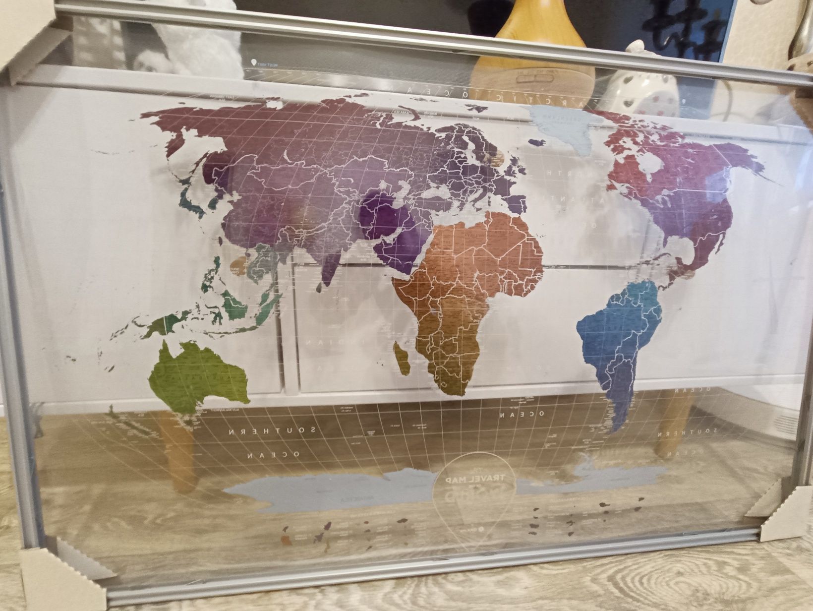 Скретч карта світу "Travel map world" в алюмінієвій рамі