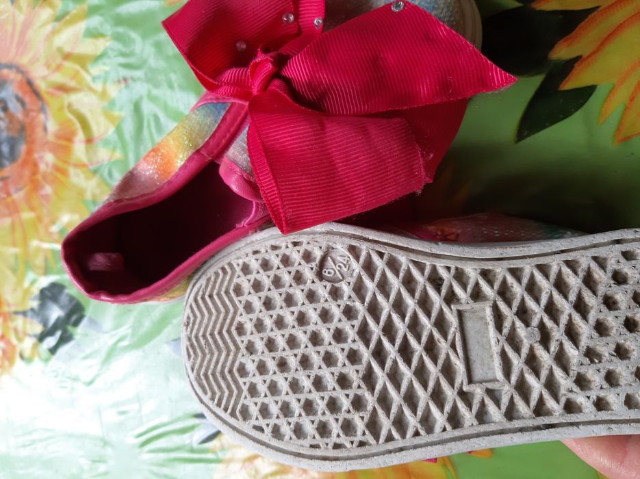 Продам кеди для дівчинки