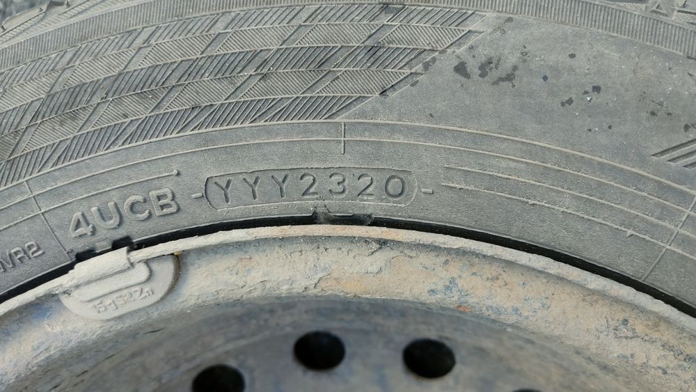 Sprzedam felgi stalowe 15” z zimowymi oponami– Corolla E12 4x100