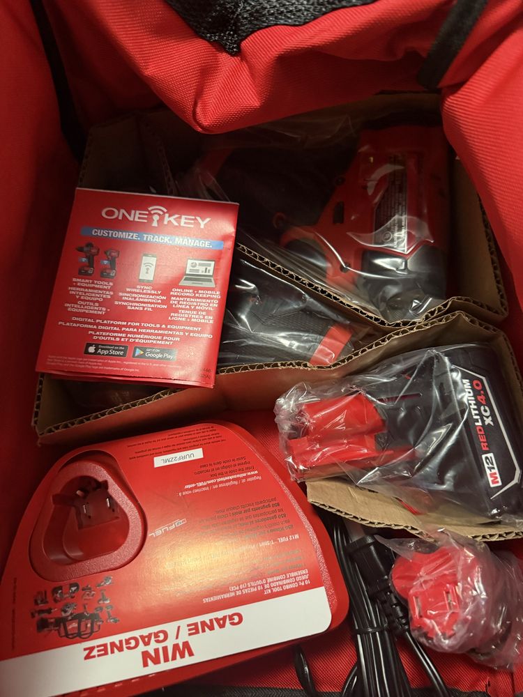 Milwaukee Fuel M12 zakrętarko-wiertarka z udarem, wkrętarka, 2xbateria