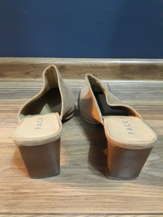 Beżowe klapki na obcasie rozmiar 37