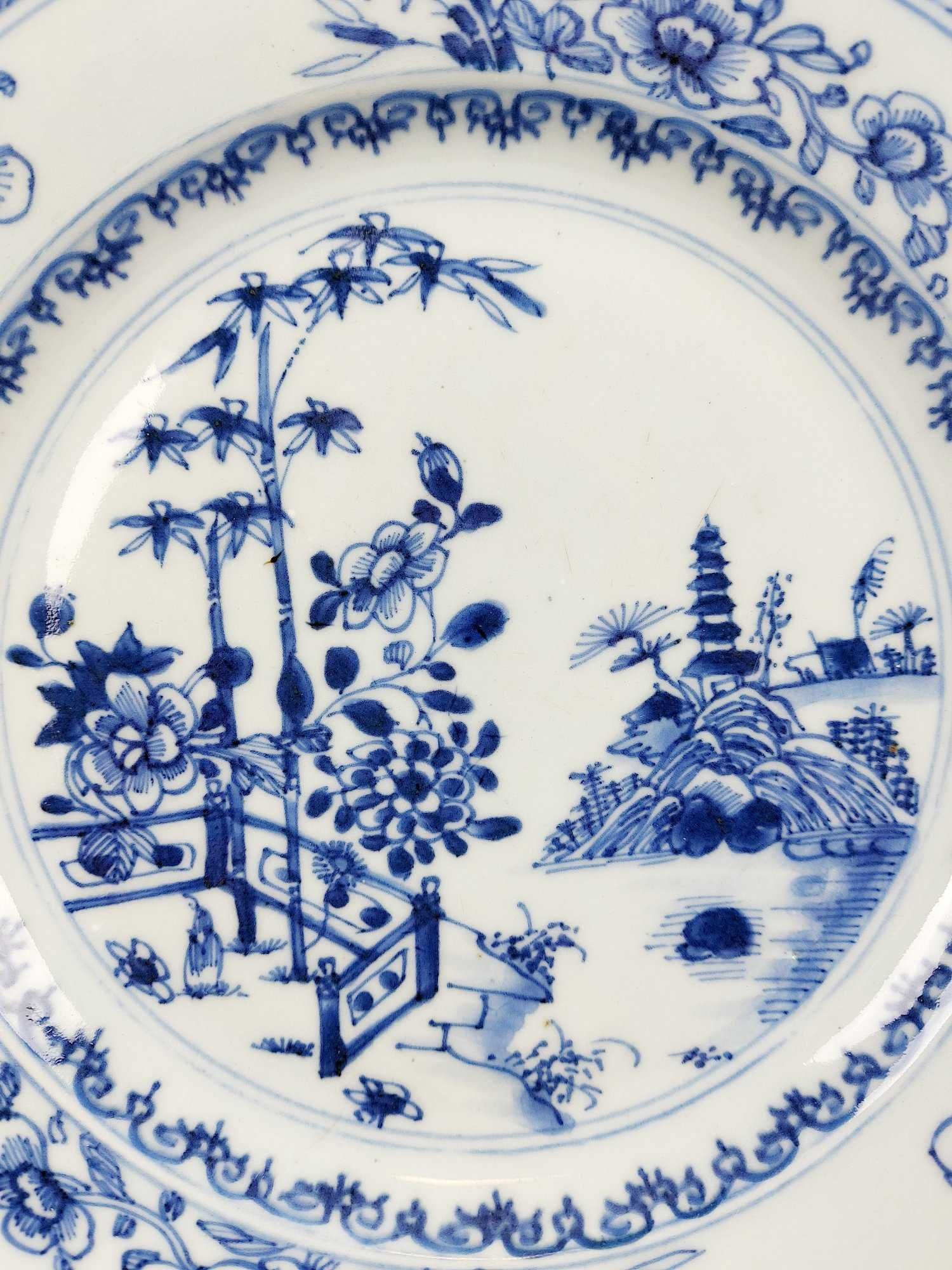 Prato porcelana China exportação período Kangshi azul e branco S.XVIII