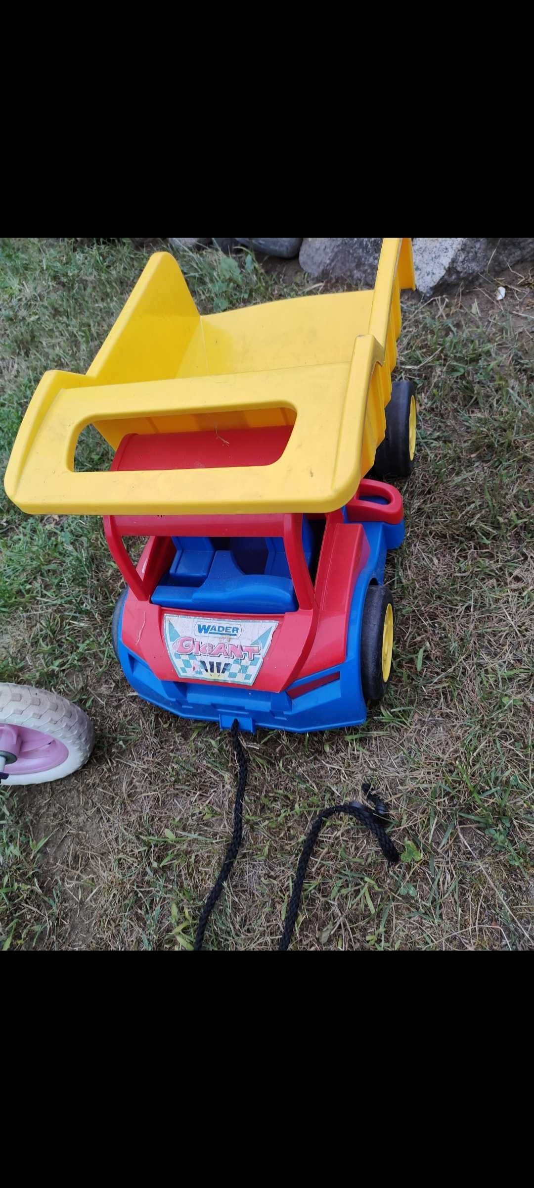 Samochód dostawczy wywrotka i przyczepka wózek wader