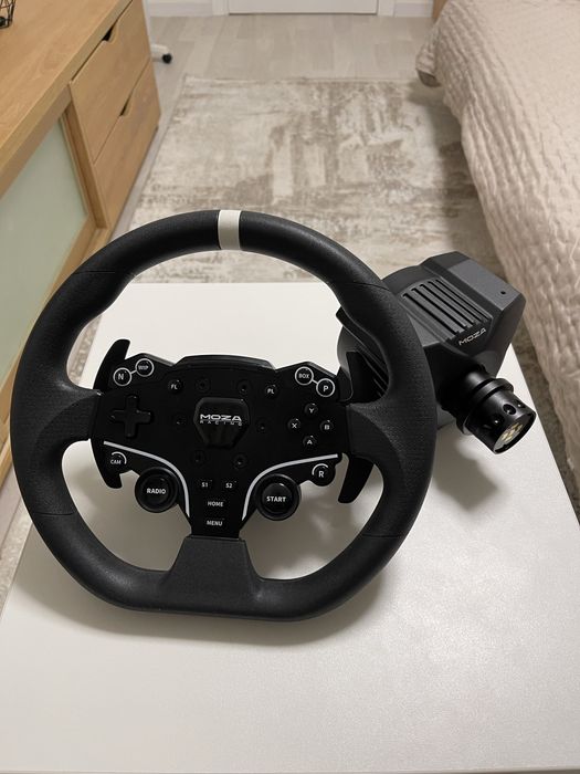 Ігрове кермо та база MOZA R3