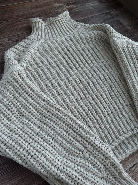 светр з горловиною  hm s