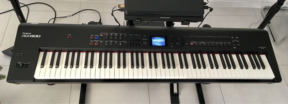 Roland RD-800 na scenę i do studia