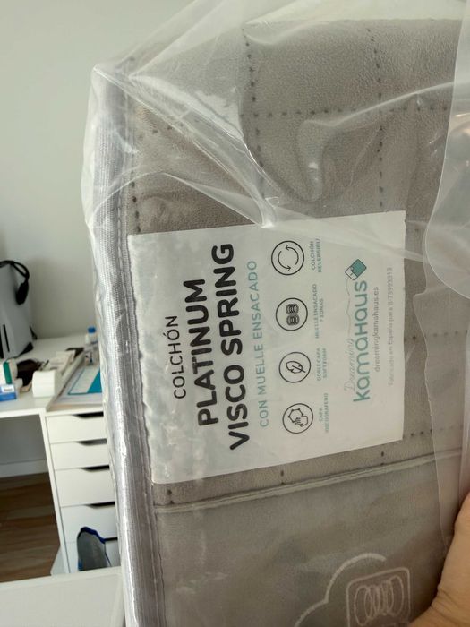 Cama estofada Sklum 150X200 + Colchão em perfeito estado