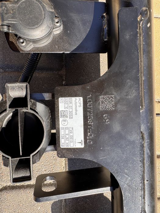 Панель Фаркопа Tesla Model Y