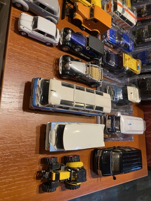 Модельки авто 1:43