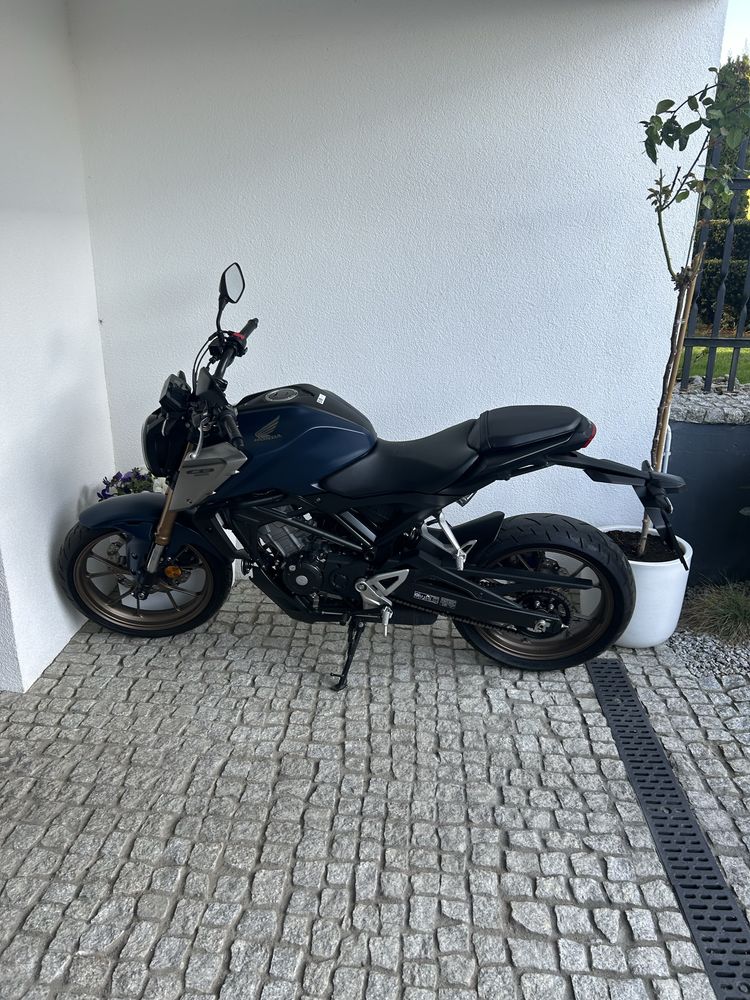Motocykl Honda CB125R