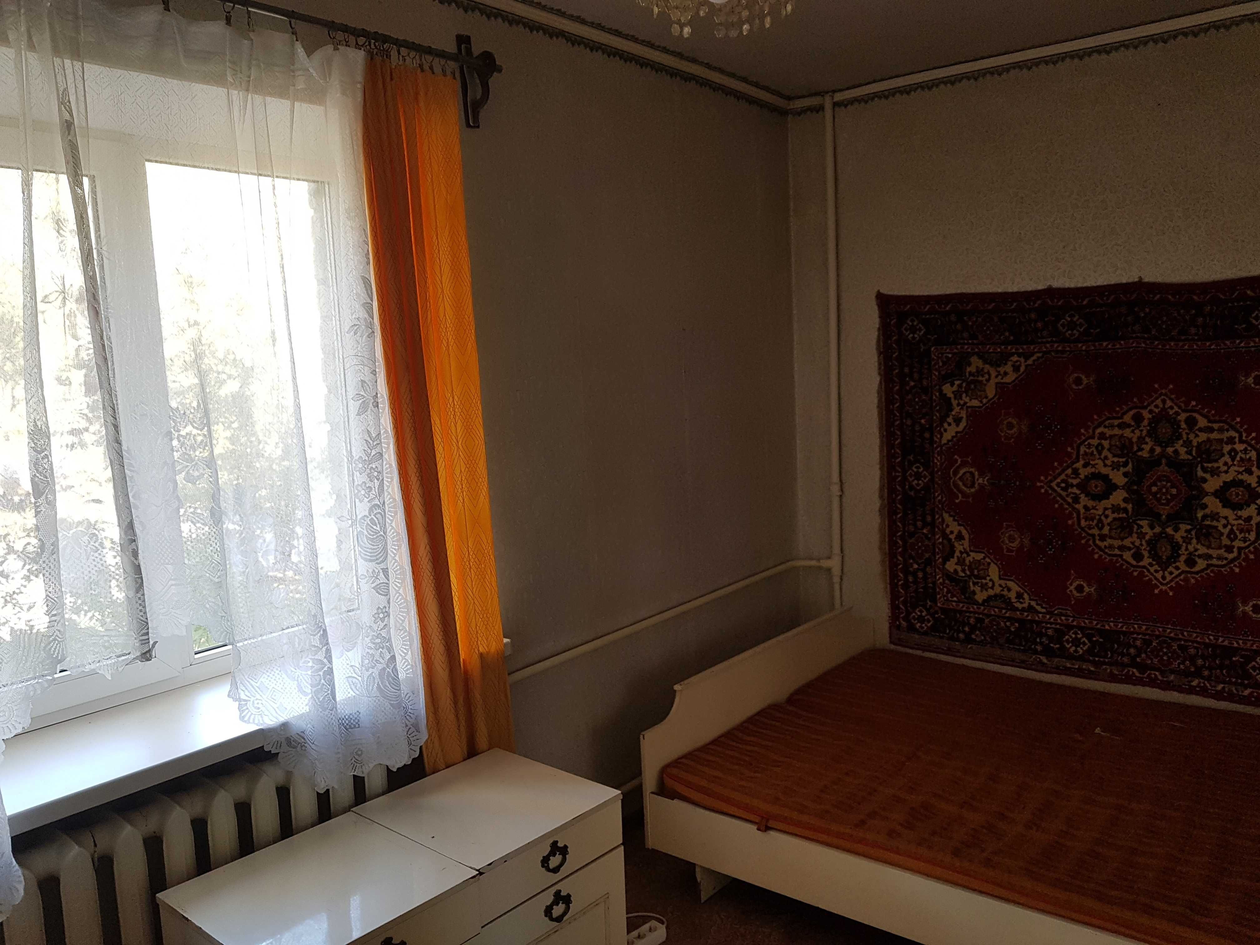 Продам 2 кімнатну квартиру 3/5 за адресою вул. Сергія Синенка, 63