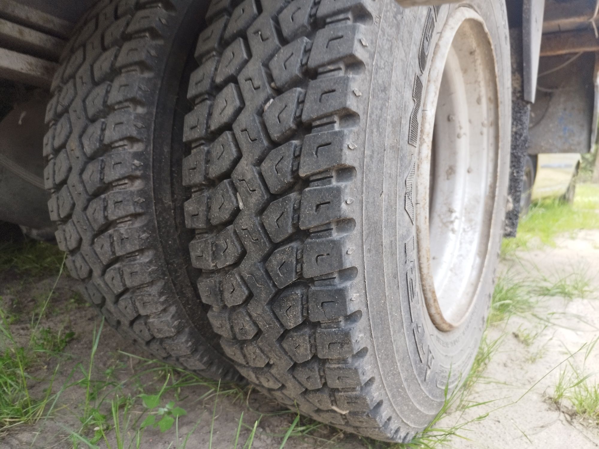 Koła 17,5 felgi opony Daf 45 235/75/R17.5 Triangle TR689