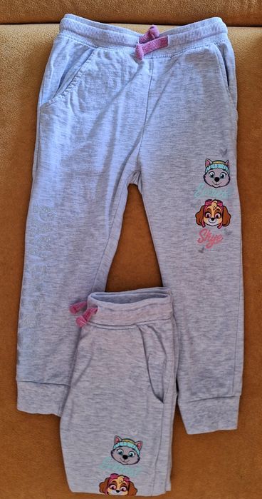Spodnie dresowe dla bliźniaczek 104