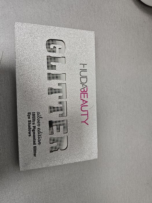 Huda beauty glitter silver edition