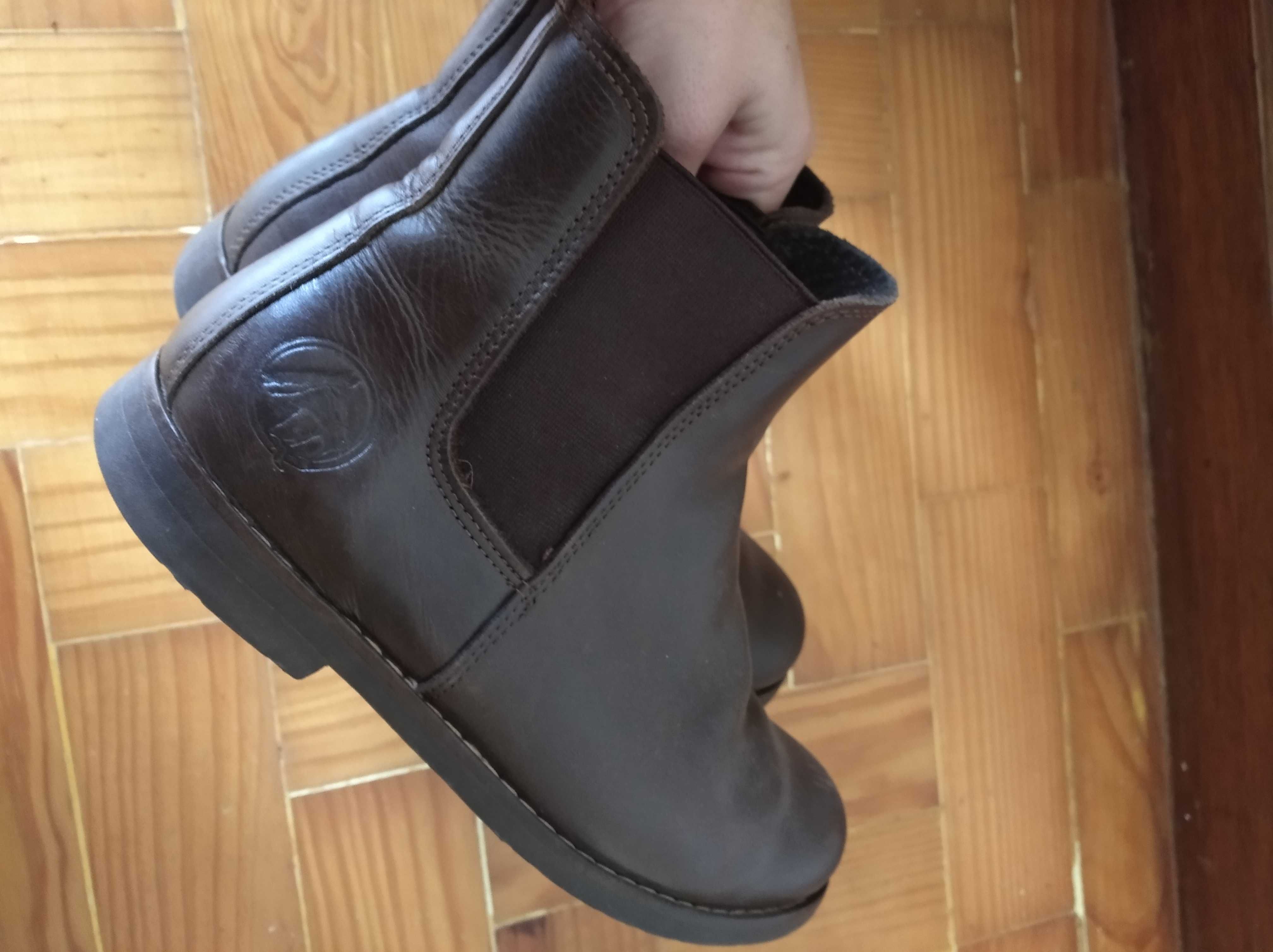 Botas de Pele Castanha