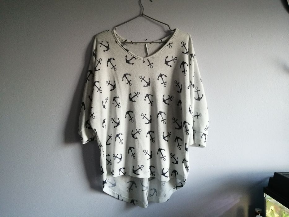 Bluzka w kotwice w stylu marynistycznym lub boho