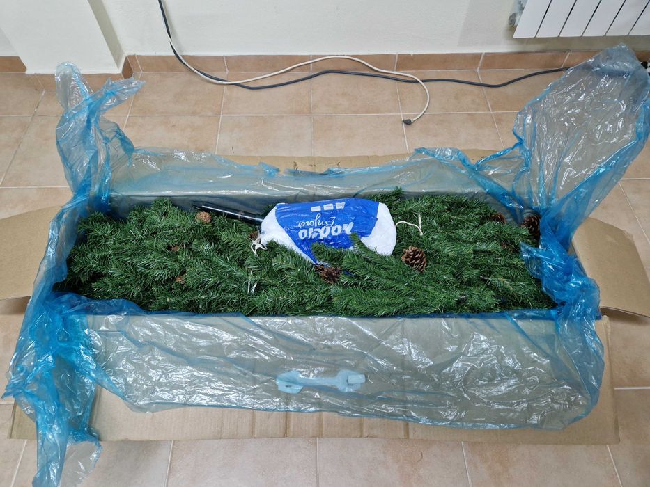 Árvore De Natal Royal Majestic Verde Com Pinhas (180 a 210cm)