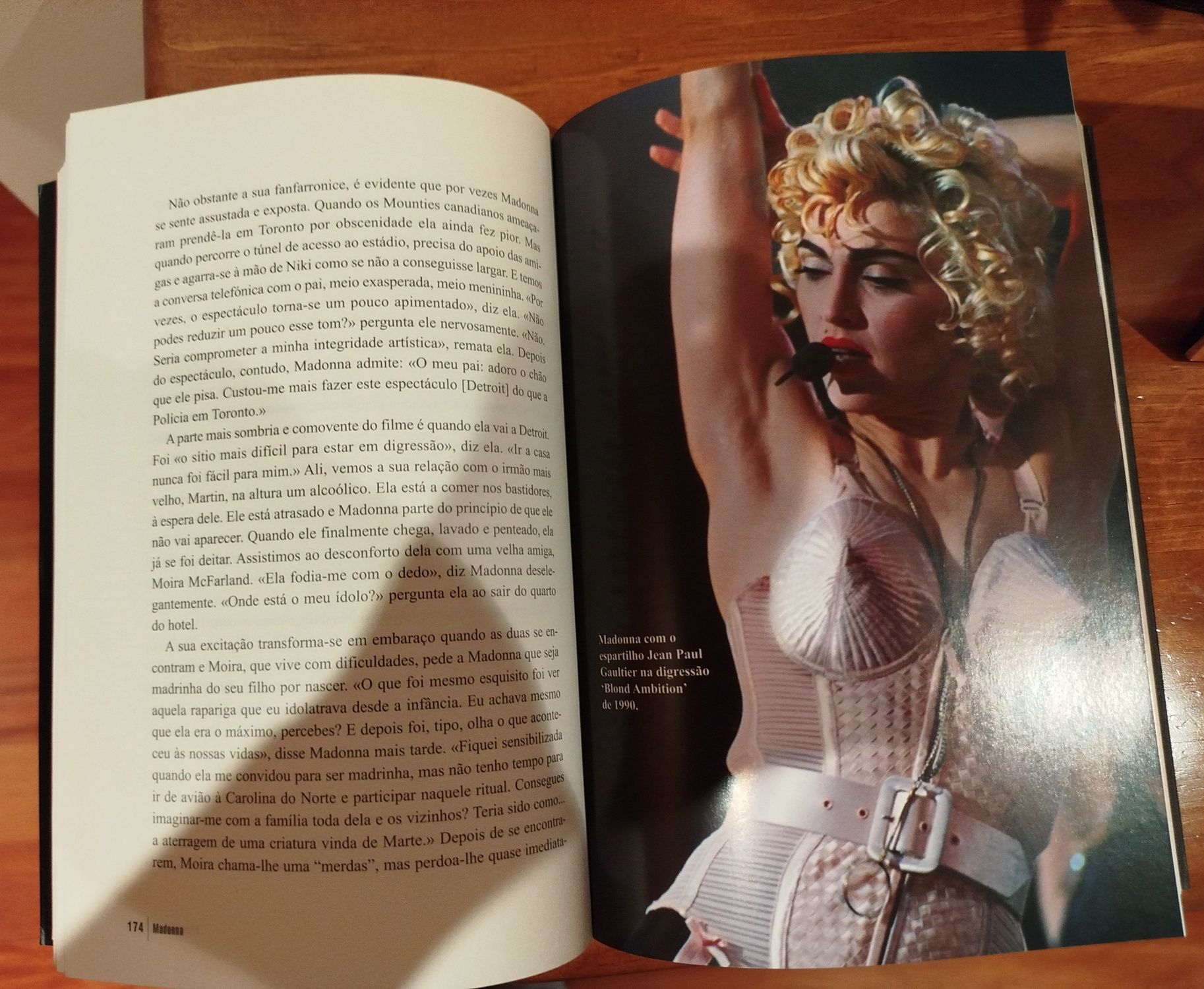 Livro Madona novo