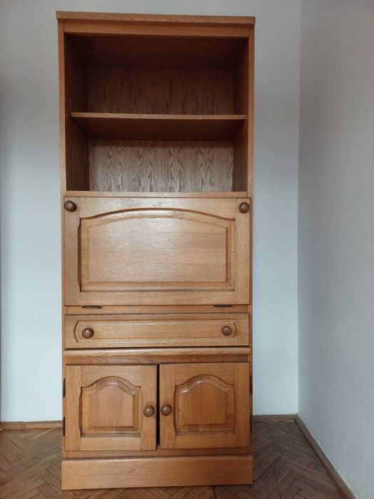 Witryna drewniana i regał z połkami, jak nowe!