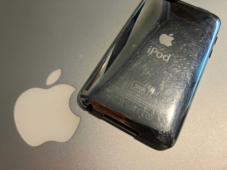 Apple iPod touch 32 Gb  \ ЦАП Wolfson