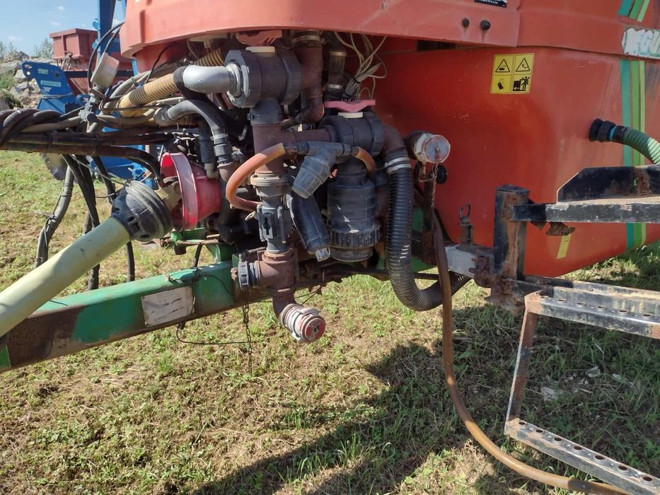 Opryskiwacz 2500l Hydraulicznie rozkładany