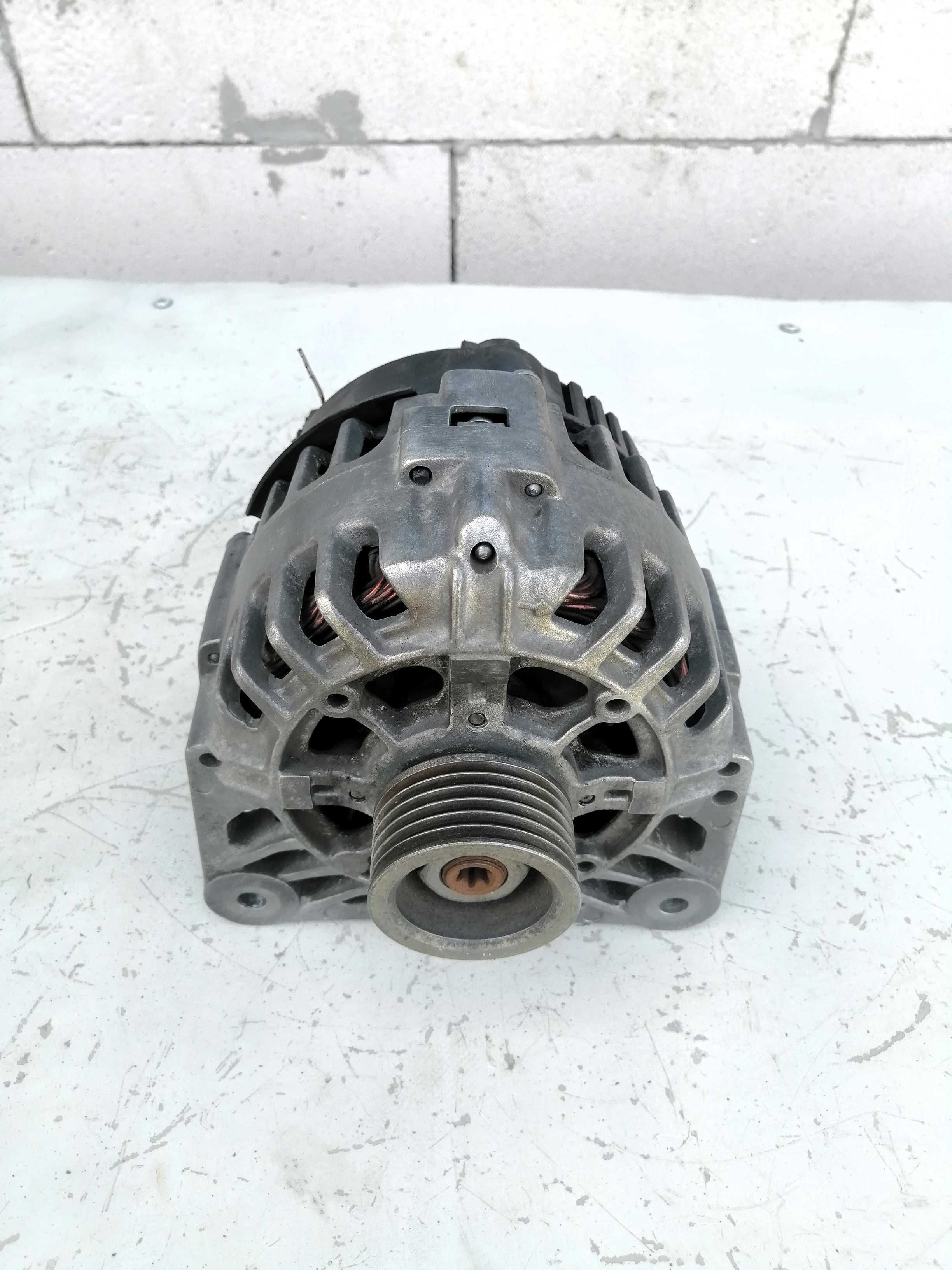 Генератор Renault Laguna 2 Trafic 2 Opel vivaro 2.0 benz 2006-2014