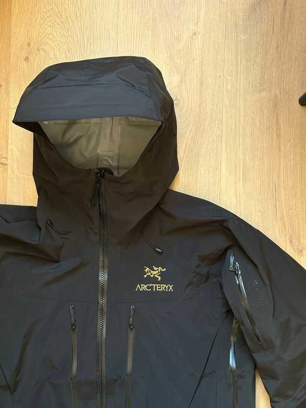C’est Arc’teryx Alpha SV Noir S