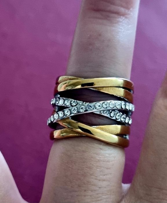 Anel bicolor, em aço, com 2 fiadas de zirconias cruzadas. T17