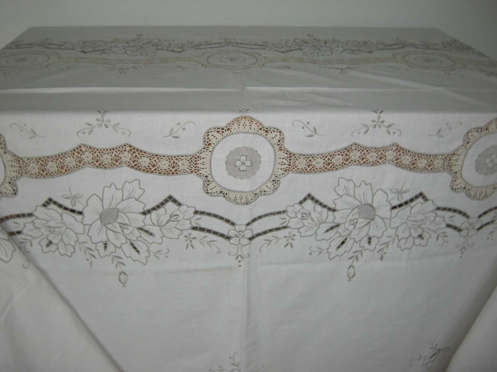 Haft ręczny richelieu szydełko mereżki obrus bawełna 164 / 252 cm