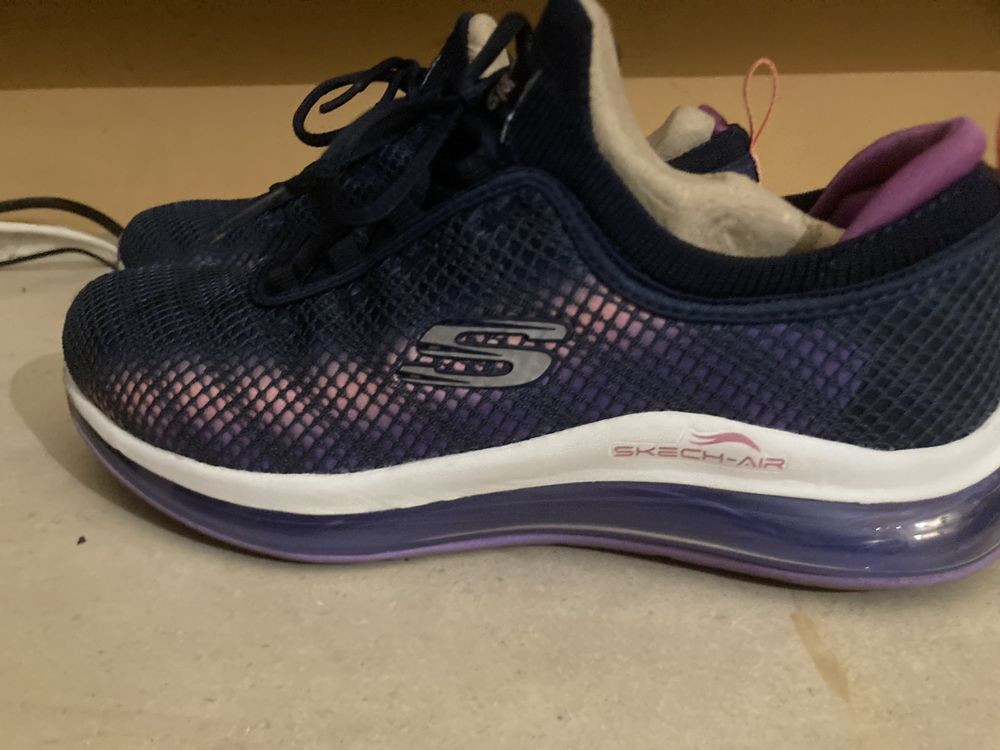 Skechers novos n 36.5 muito confortaveis
