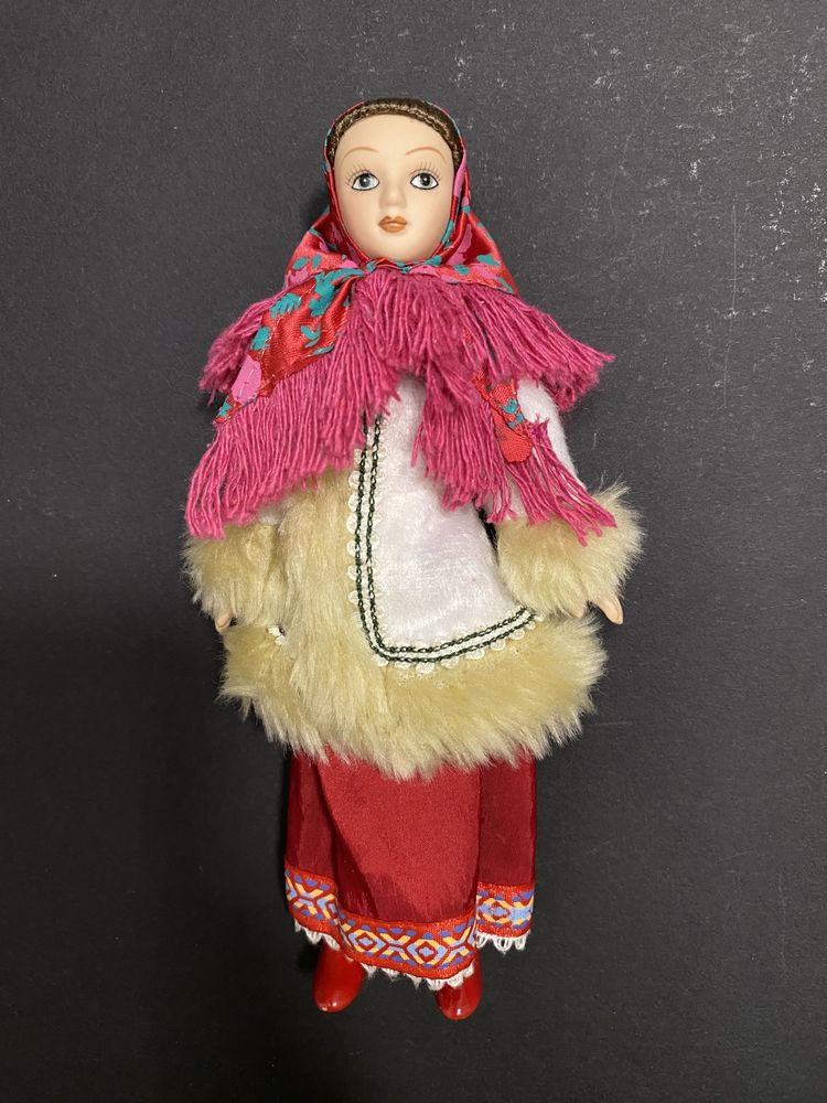 Фарфорова лялька колекційна "Куклы в народных костюмах"