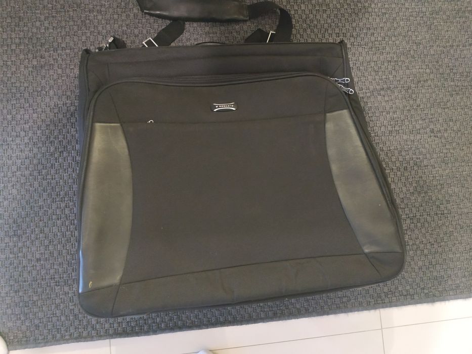 Nowa firmowa torba na garnitur i inne.