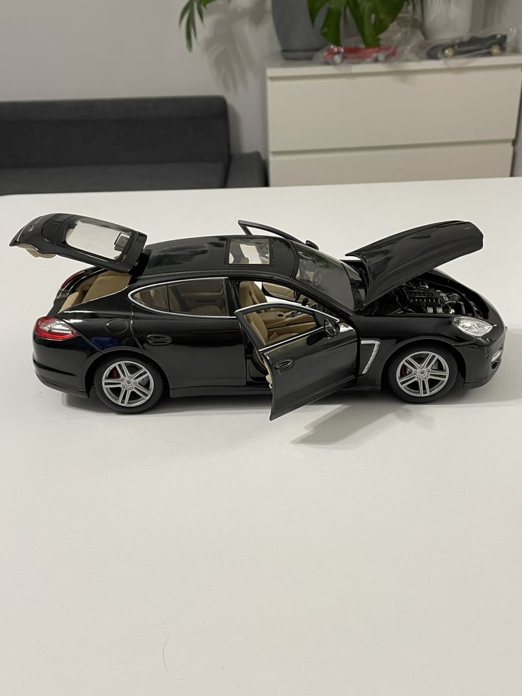 Model Porsche Panamera Turbo 1/18 Maisto jak Norev Bburago 1:18