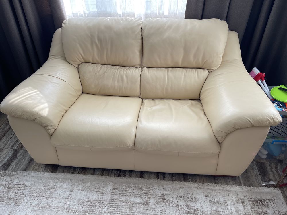 Продам шкіряний диван для вітальні